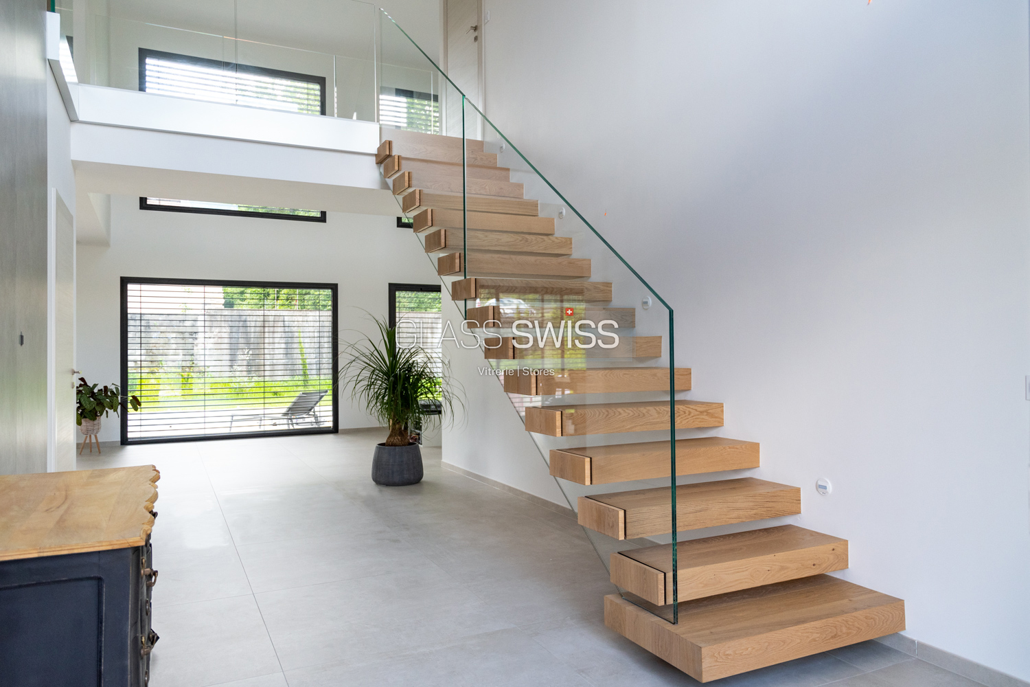 Garde-corps en verre sur mesure, devis gratuit, pose par vitrier professionnel à Genève, Vaud, Suisse – garde-corps sécurisé pour balcon et escalier.