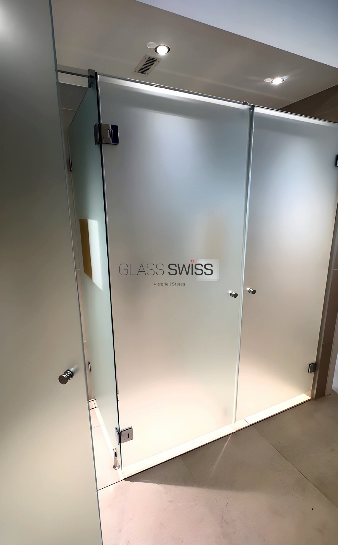 Demandez un devis gratuit pour l’installation de cabine ou paroi de douche en verre avec GLASS SWISS, disponible à Genève, Lausanne, Nyon, Morges, Gland, Coppet, Rolle et dans tout le canton de Vaud, Suisse.